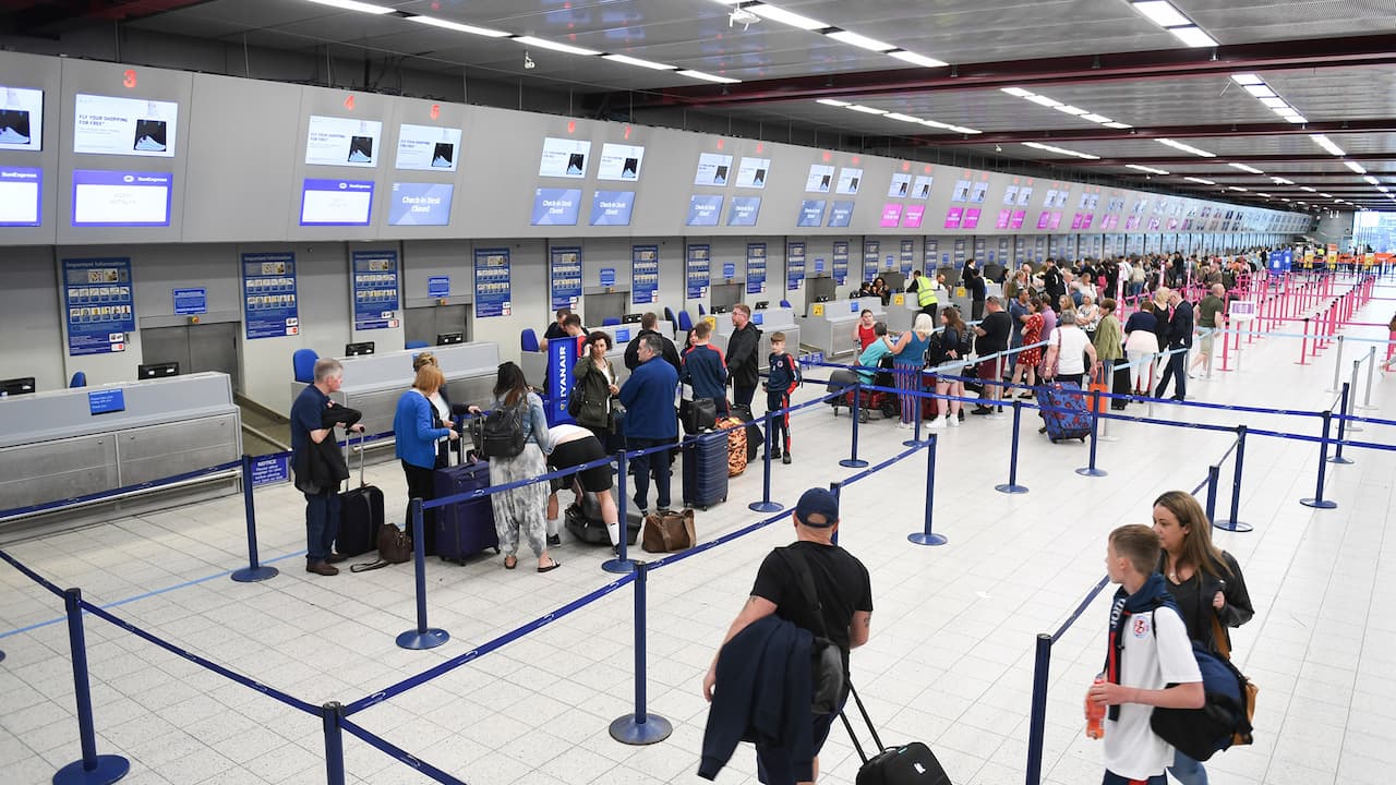 Real-Time Travel Information on Digital Displays: Key Benefits!